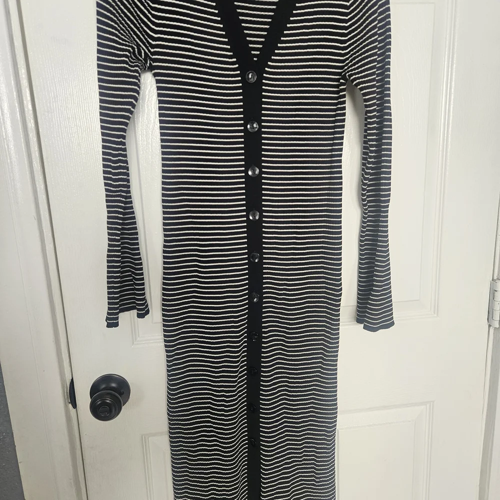 a new day Black and White Long Sleeve Dress Xs But Are Strech - Picture 2 of 7